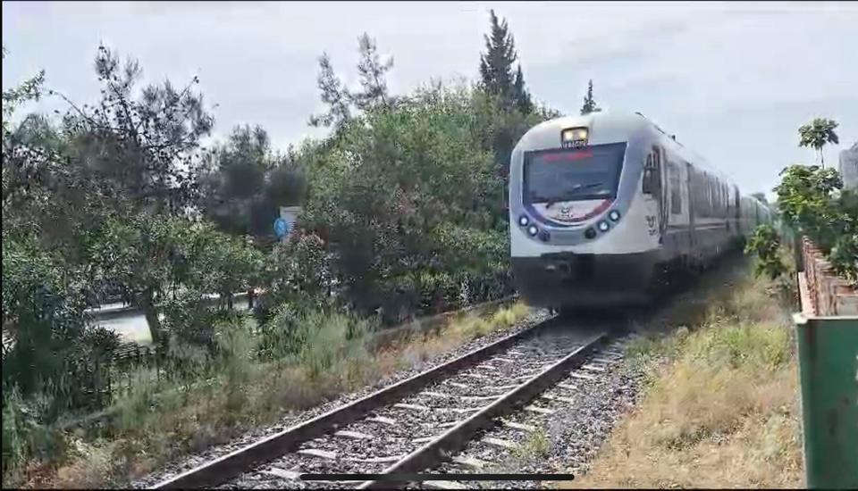 Aydın'ın Efeler ilçesinde trenin çarptığı 18 yaşındaki Arda Kuzu feci şekilde hayatını kaybetti.