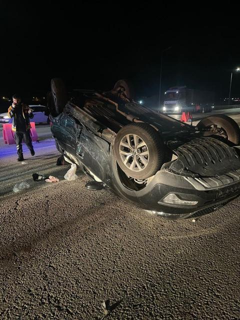 Kaza yapan otomobil ters döndü: Çok sayıda yaralı