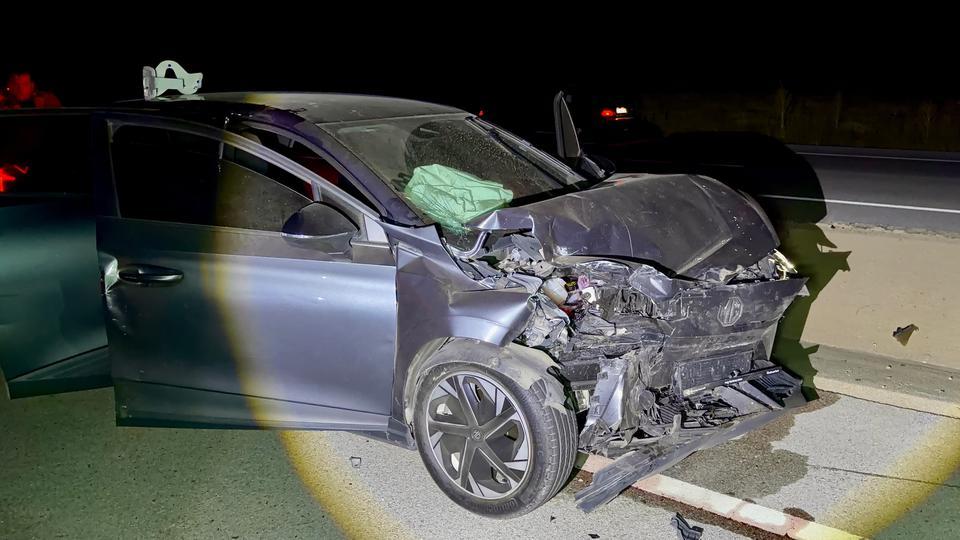 OTOMOBİLLE HAFİF TİCARİ ARAÇ ÇARPIŞTI:8 YARALI