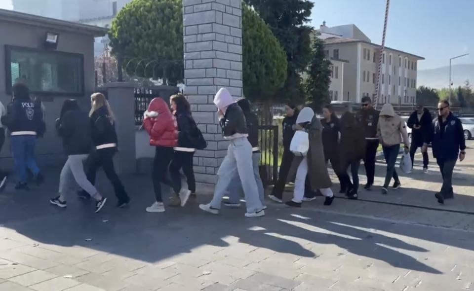 DÜZCE'DE MASAJ SALONLARINA BASKIN: 7 GÖZALTI