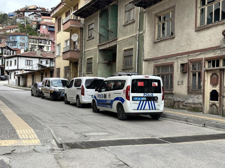 Aracında silahla vurulmuş halde bulundu