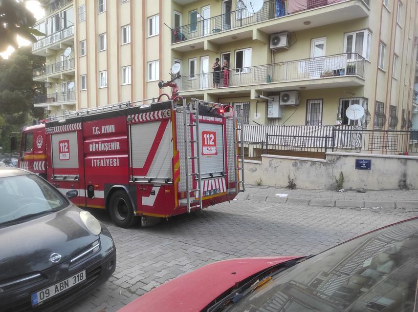 OCAKTA UNUTULAN YEMEK YANGIN PANİĞİNE NEDEN OLDU