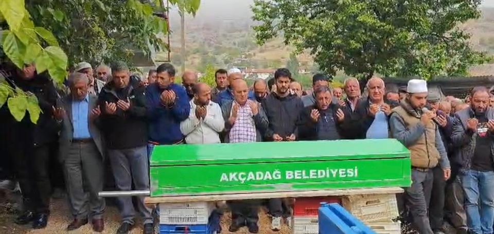 KALP KRİZİ GEÇİREREK HAYATINI KAYBEDEN ANNE VE OĞLU DEFNEDİLDİ