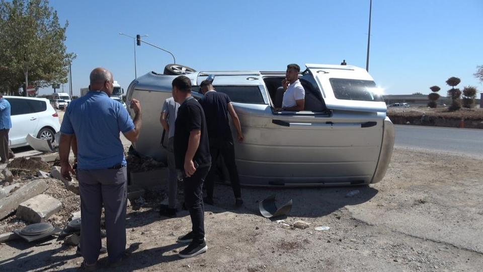 Otomobil ile hafif ticari araç çarpıştı: 3 yaralı