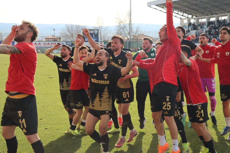 Muğlaspor uzatmada bulduğu golle liderliğe yükseldi