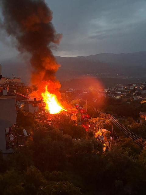 BOZDOĞAN'DA EV YANGINI