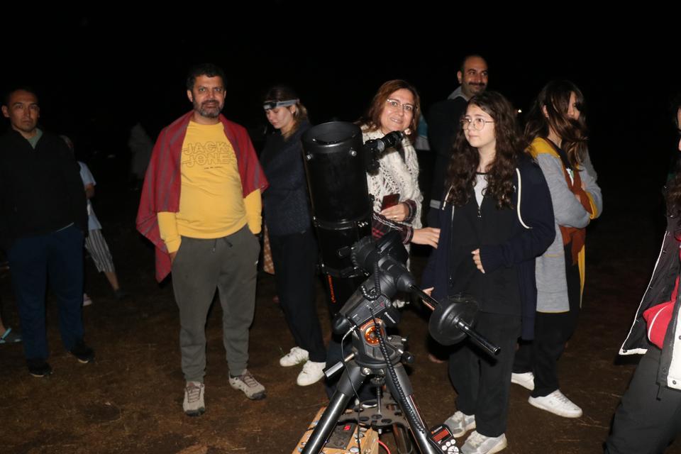 BİN 700 RAKIMLI TOPUKLU YAYLASI'NDA UZAYIN DERİNLİKLERİNİ FOTOĞRAFLADILAR BİNLERCE GÖKYÜZÜ MERAKLISI BEYAĞAÇ-TOPUKLU YAYLASI ULUSLARARASI GÖKYÜZÜ GÖZLEM ETKİNLİĞİ'NDE BULUŞTU