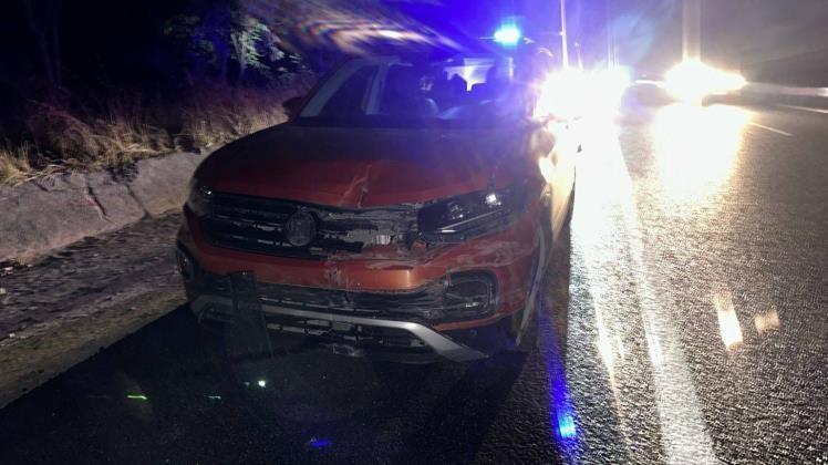 Kontrolden çıkan otomobil refüje çarptı, 1 kişi yaralandı