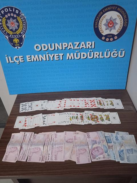 DERNEKTE YASADIŞI KUMAR OYNAYAN 5 KİŞİYE 46 BİN 235 LİRA CEZA