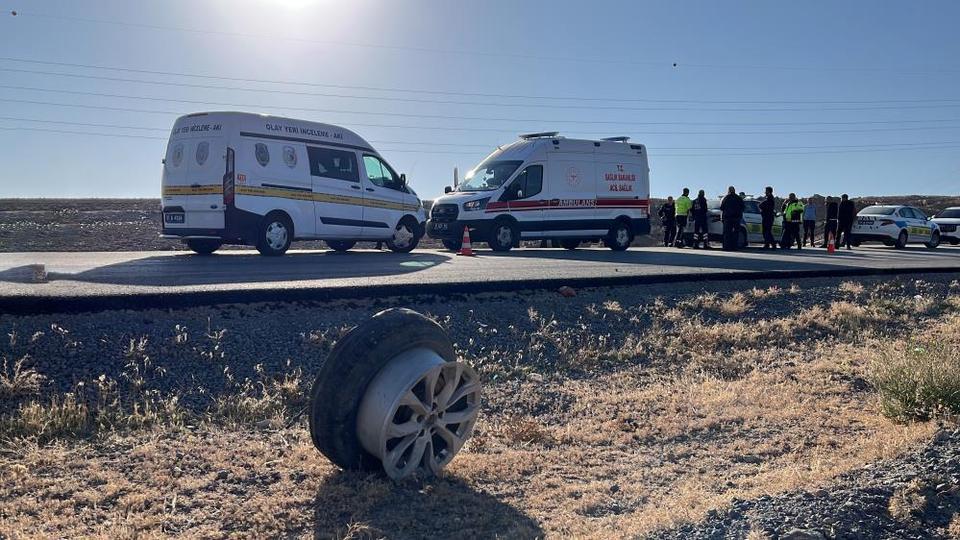 Otomobil şarampole yuvarlandı: 2 ölü, 1 ağır yaralı