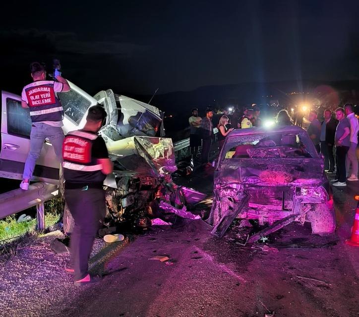 Gece vakti acı kaza: 1 ölü, 5 yaralı