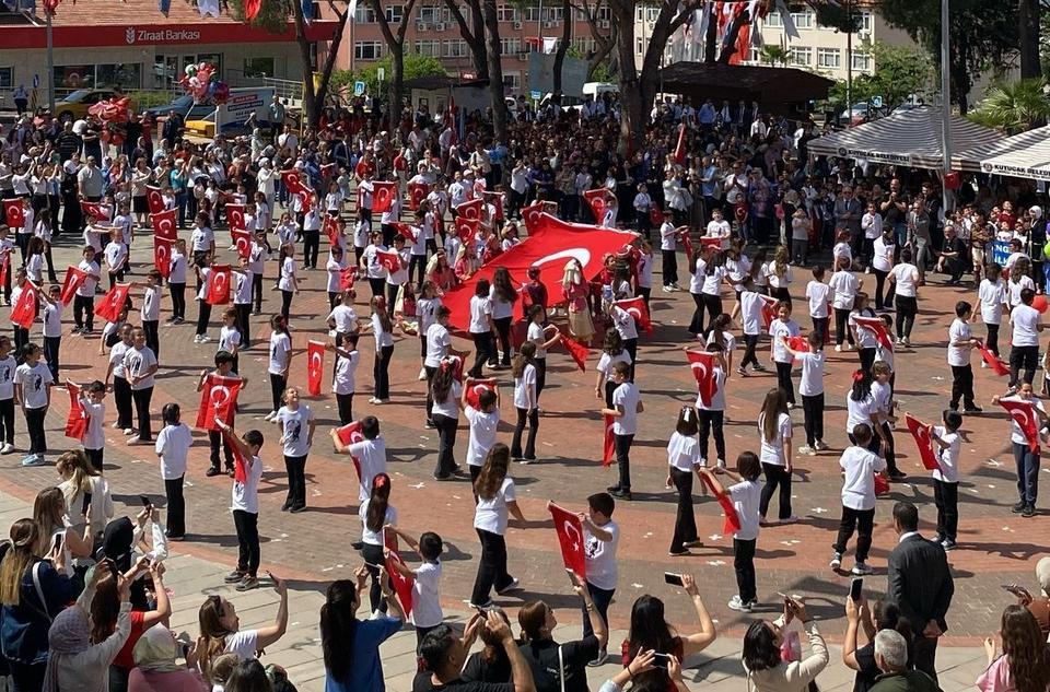 KUYUCAK'TA 23 NİSAN COŞKUSU