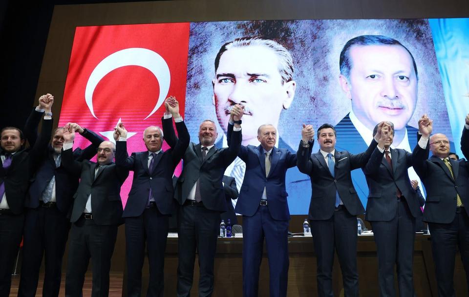 İYİ Parti'den istifa eden iki belediye başkanı AK Parti'ye geçti