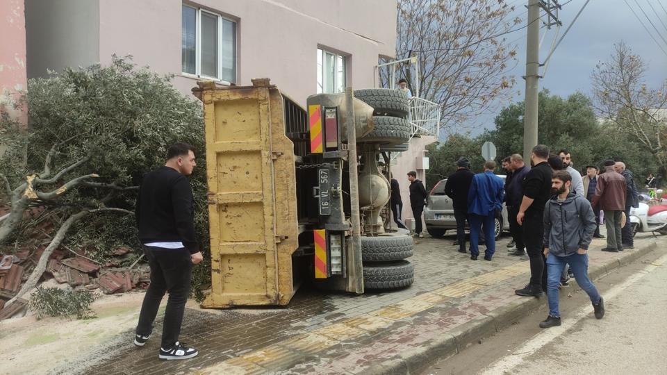 ORHANGAZİ BELEDİYESİNE AİT KAMYON DEHŞET SAÇTI