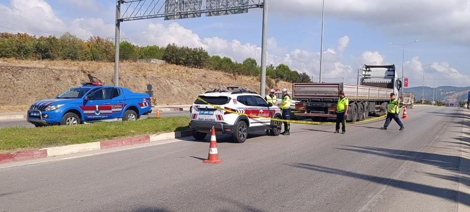 Tır ile otomobil çarpıştı: 1 ölü, 1 yaralı