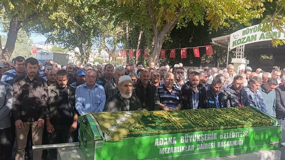 AİLESİNİN YANINDA KATLEDİLEN GENÇ KIZ SON YOLCULUĞUNA UĞURLANDI DAHA ÖNCE KENDİSİNİ RAHATSIZ ETTİĞİ İÇİN UZAKLAŞTIRMA KARARI ALDIRMIŞTI