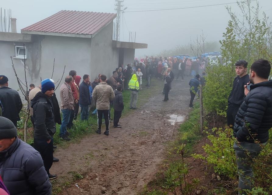 Genç anne, ağaca asılı halde ölü bulundu