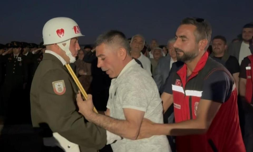 Hamile eşinin feryadı yürek dağladı! Şehit son yolculuğuna uğurlanıyor