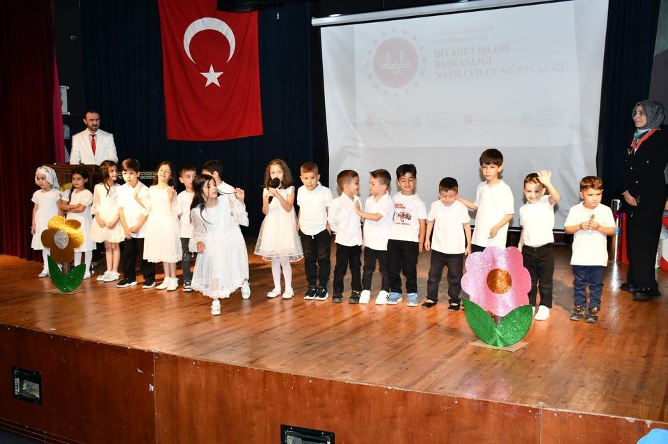 NAZİLLİ'DE MİNİKLERDEN YIL SONU PROGRAMI