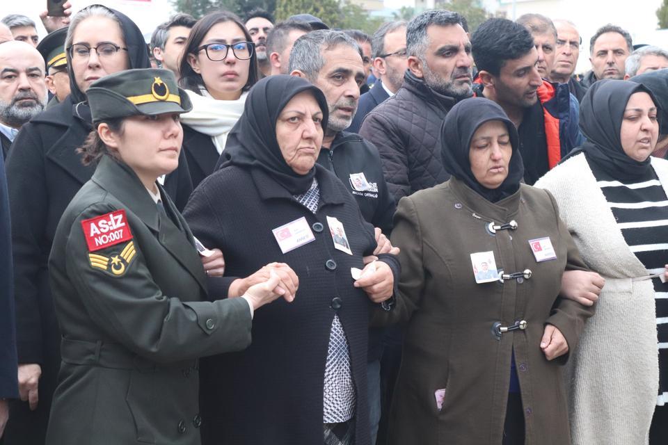 ŞEHİT UZMAN ÇAVUŞ İZMİR'DE SON YOLCULUĞUNA UĞURLANDI