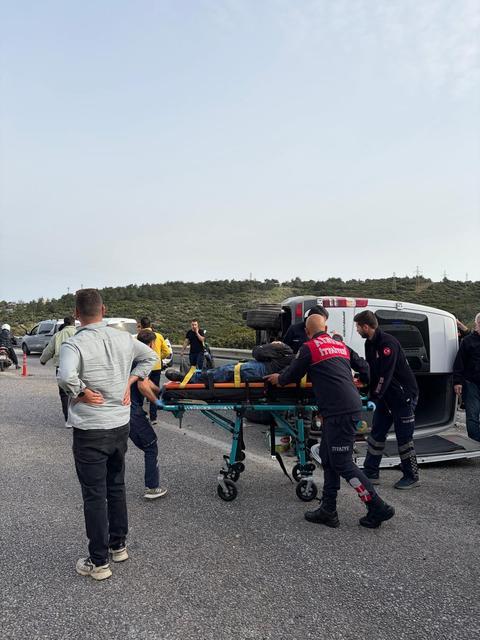 KUŞADASI'NDAKİ KAZADA YARALI SAYISI 12'YE YÜKSELDİ OTOMOBİL SÜRÜCÜSÜNÜ POLİS EKİPLERİNİN ÇALIŞMALARI BELİRLEYECEK
