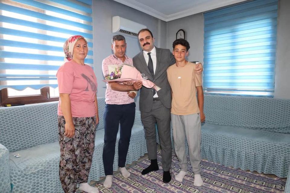 Kaymakam Battal, şehit ailesi ve gaziyi yalnız bırakmadı