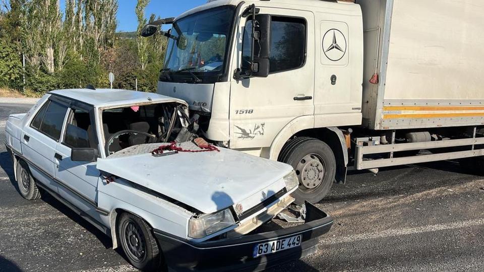Kavşakta kaza: 2 yaralı