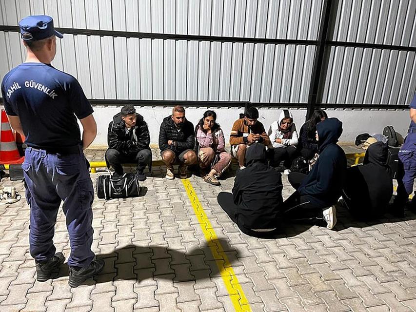 3’ü çocuk 20 düzensiz göçmen yakalandı