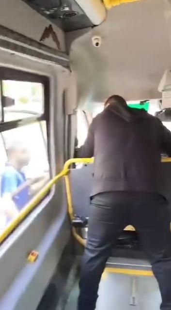 5 TL'lik eksik ödeme yüzünden minibüs karıştı