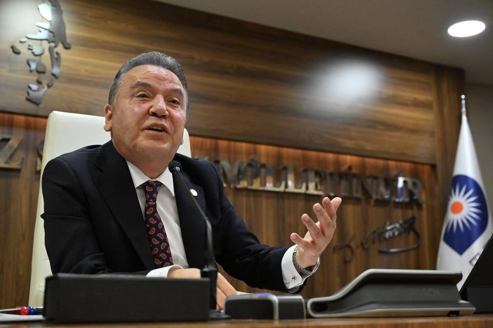 Muhittin Böcek hastaneye kaldırıldı