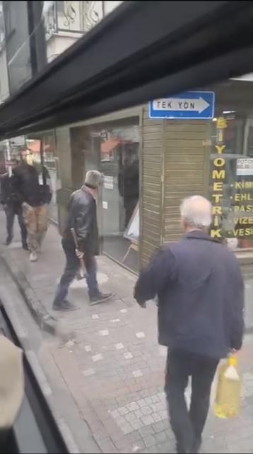 Baltayla otobüs şoförünün üzerine yürüdü