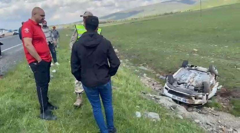 Otomobil şarampole devrildi: 3 yaralı