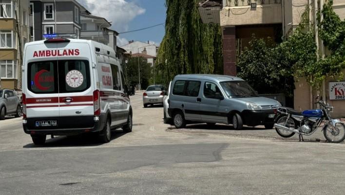Hafif ticari araç bisikletle çarpıştı