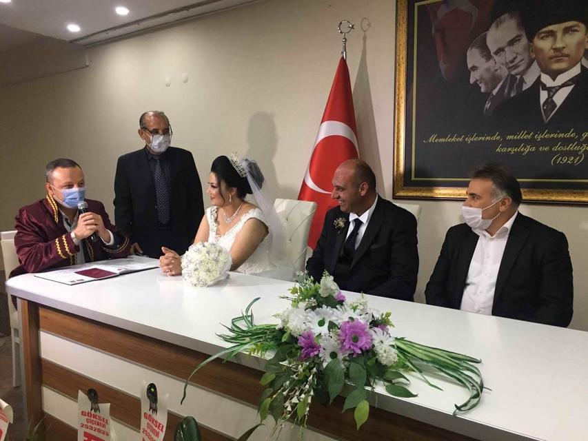 KAHREDEN TESADÜF: 6 YIL ÖNCE ANNESİ PATATES PÜRESİNDEN, KIZI İSE ELMA YERKEN ÖLDÜ YEDİĞİ ELMA NEFES BORUSUNA KAÇAN 45 YAŞINDAKİ GÜVENLİK GÖREVLİSİ KADIN 10 YIL ÖNCE DE OĞLUNU KAZADA KAYBETMİŞ