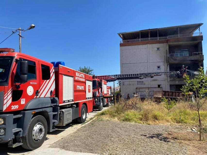 Ev yangını korkuttu