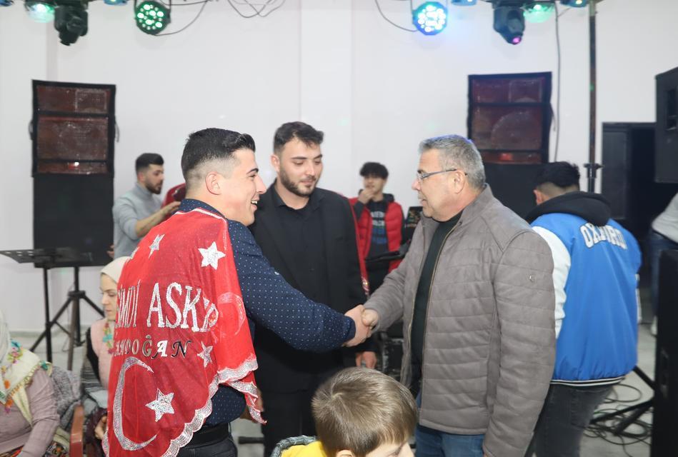 BAŞKAN GÜLER, ASKER ADAYLARIYLA ZEYBEK OYNADI