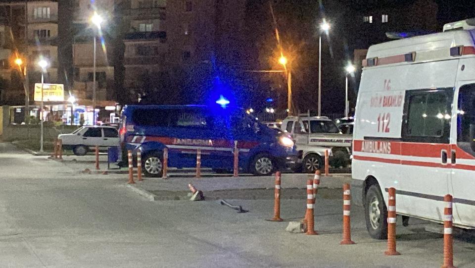 Jandarma aracı ile otomobil çarpıştı: 2'si jandarma personeli 5 kişi yaralandı