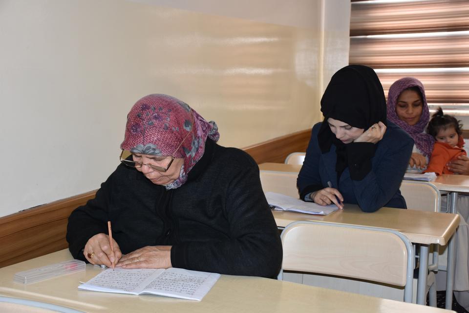 Yanlış otobüse binmemek için 65 yaşında okuma-yazma öğrendi