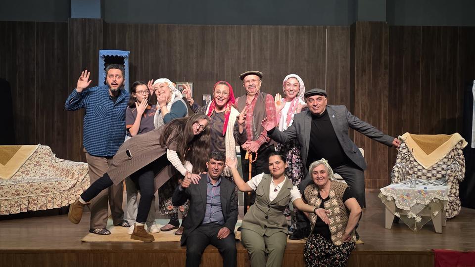 Aydın Amatör Tiyatrocular Derneği'nden Çanakkale’de dikkat çeken performans