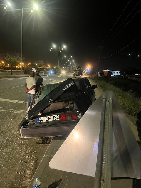 MİKSER OTOMOBİLE ÇARPTI, 1 YARALI