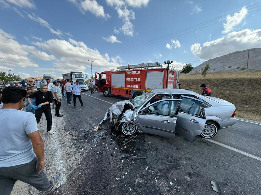 ÇORUM'DA OTOMOBİLLER ÇARPIŞTI: 7 YARALI