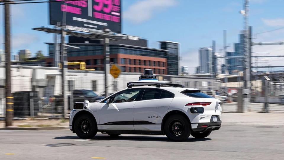 Sürücüsüz taksi yarışı büyüyor: Waymo ve Zoox yeni şehirlere açılıyor