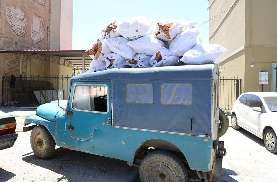 İNSANLAR AÇ KALMASIN DİYE ÜRETİLİYOR, HAYVAN YEMİ OLARAK SATILIYOR TÜRKİYE'DE EKMEK İSRAFI BİR TÜRLÜ ÖNLENEMİYOR