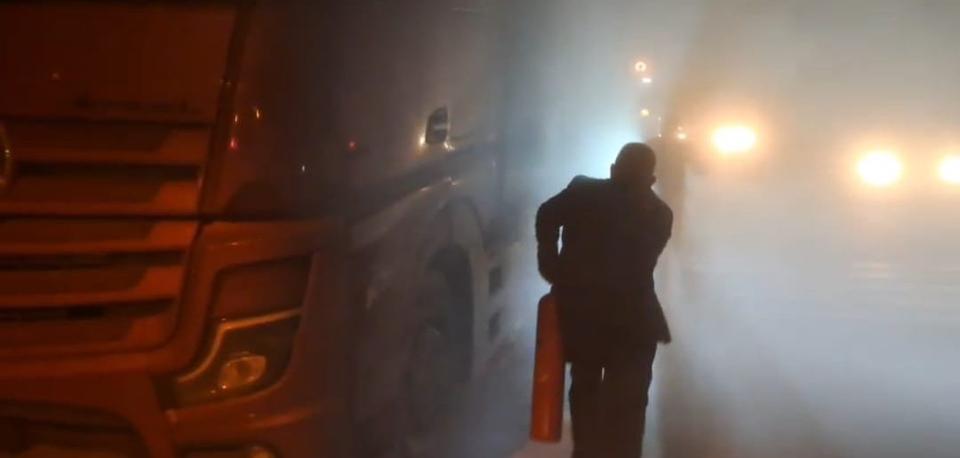 Malatya'da seyir halindeki tır alev aldı