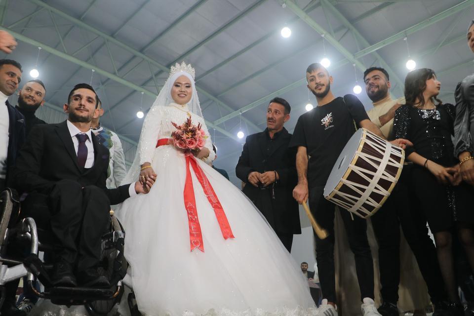 SOSYAL MEDYADA BAŞLAYAN 13 BİN KİLOMETRELİK AŞK ENGEL TANIMADI