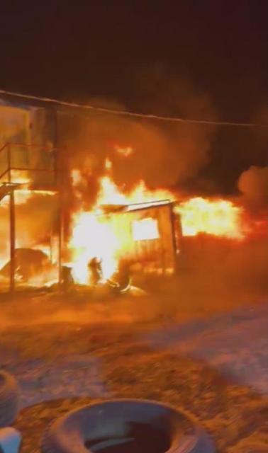 İşçilerin kaldığı konteyner yatakhane alevlere teslim oldu