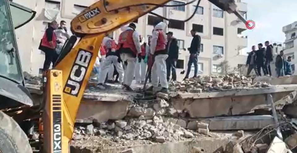 Bina enkazından 45 ceset çıkarıldı