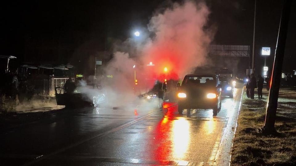 Park halindeki araçta yangın çıktı
