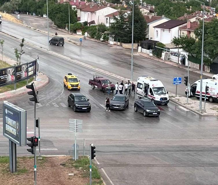 Zincirleme trafik kazası: 1 yaralı