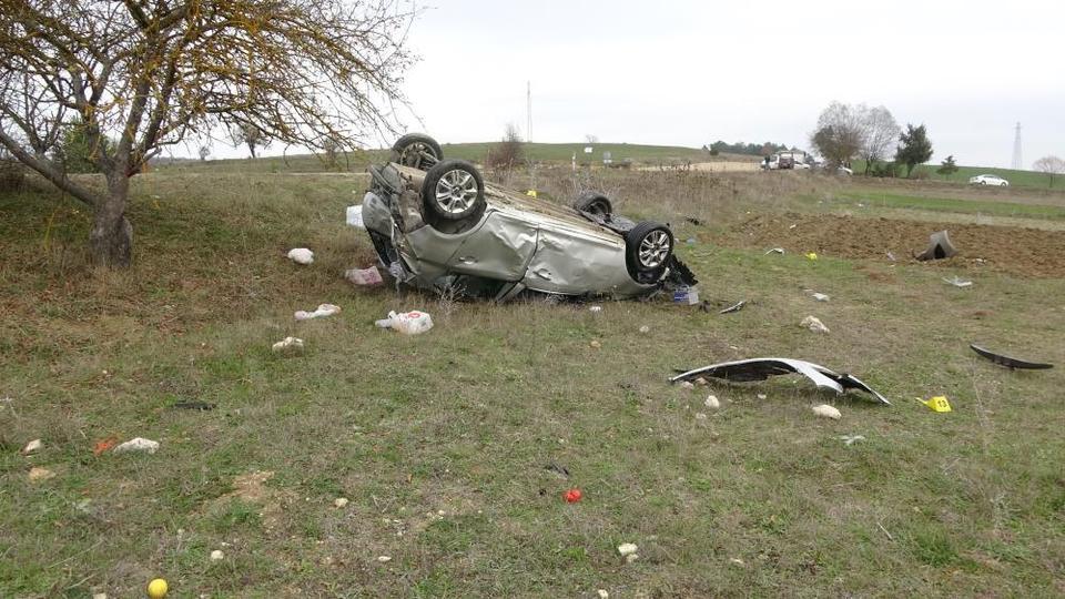 Takla atan otomobildeki iki kardeş öldü